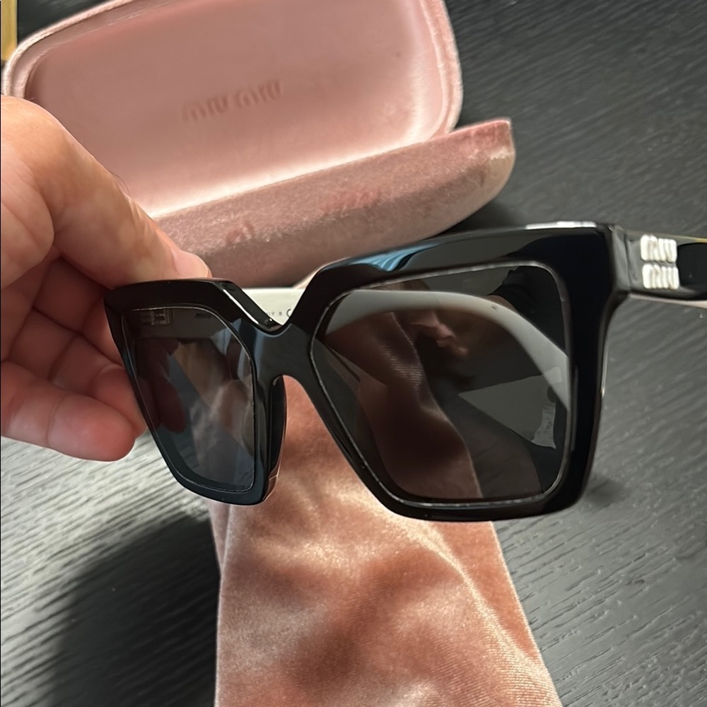 Miu Miu Black and White Sunglasses - Picture 4 of 6
